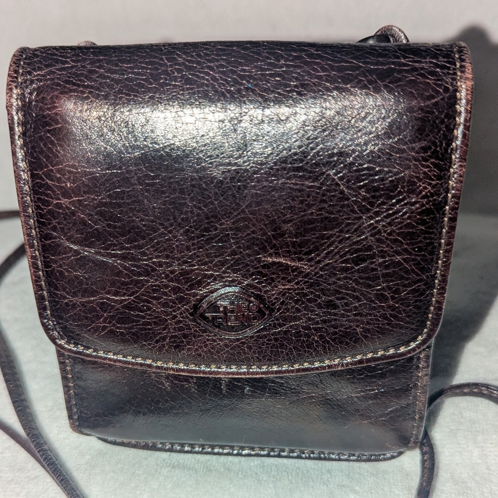 The Trend  Brown faux leather crossbody bag.